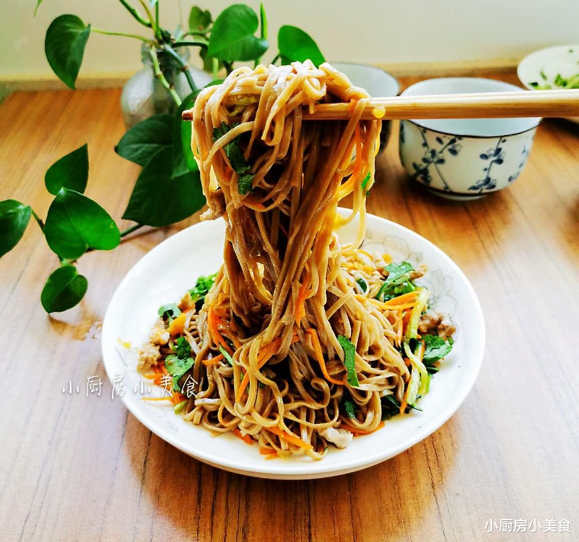 【面粉】家里有个勤快妈妈就是好，花尽心思做早餐，家人很少在外面吃早餐