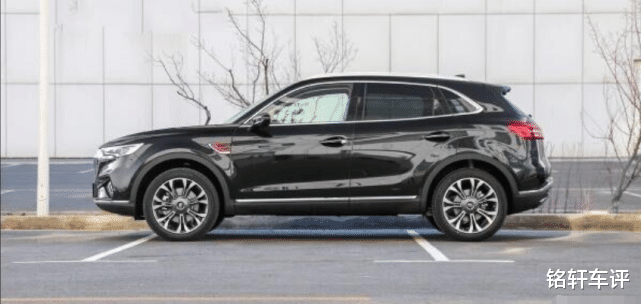 豪车▲别光盯着Q5L和X3！这豪车全配2.0T四缸，18万就有40万档次火了