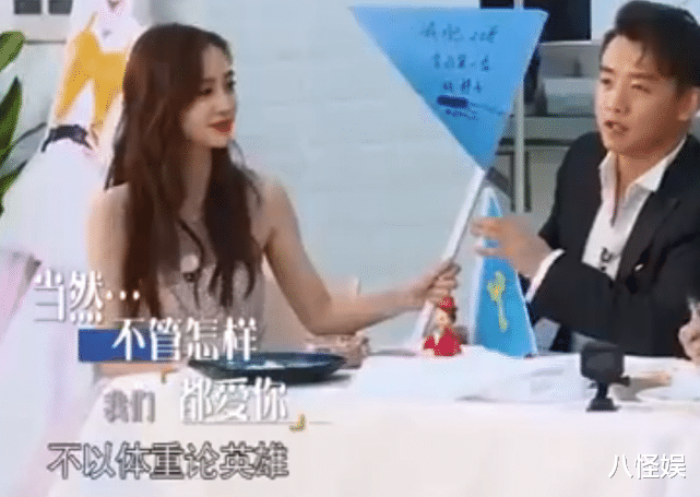 郑恺：郑恺婚后晒老婆苗苗视角健身照，眼神温柔不忘耍帅，拉伸一秒破功