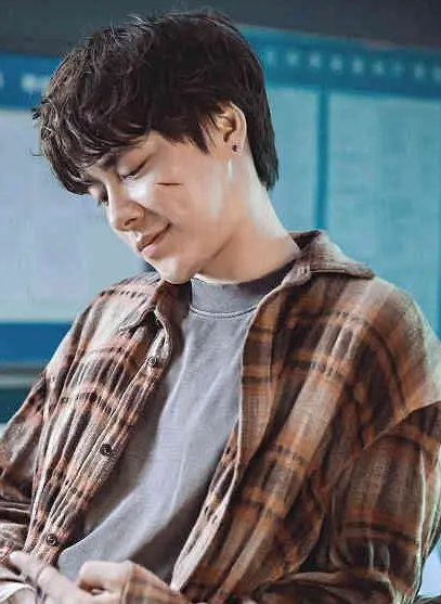 流量小生■从前是四大流量小生，现全过气，两个沦落演网剧，两个无戏可拍