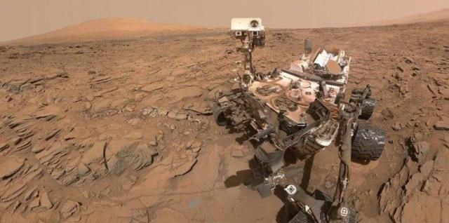 【火星】火星居民“好奇号”传回画面：它在火星上看到了家乡地球！