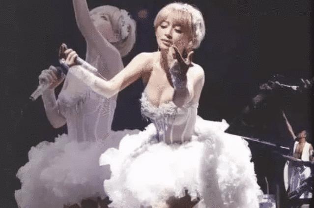 滨崎步|41岁滨崎步被小鲜肉“滋润”后，简直美到犯规，爱情果然有点意思