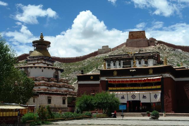 江孜|中国最美县城:是通往印度不丹的必经之地,毯子能卖到十几万!