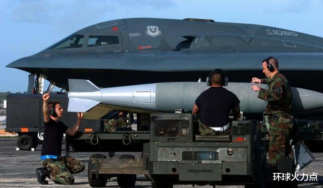 b-2轰炸机|如果美国将21架B2隐轰全部出动，谁能抵挡得住？专家：仅有2国