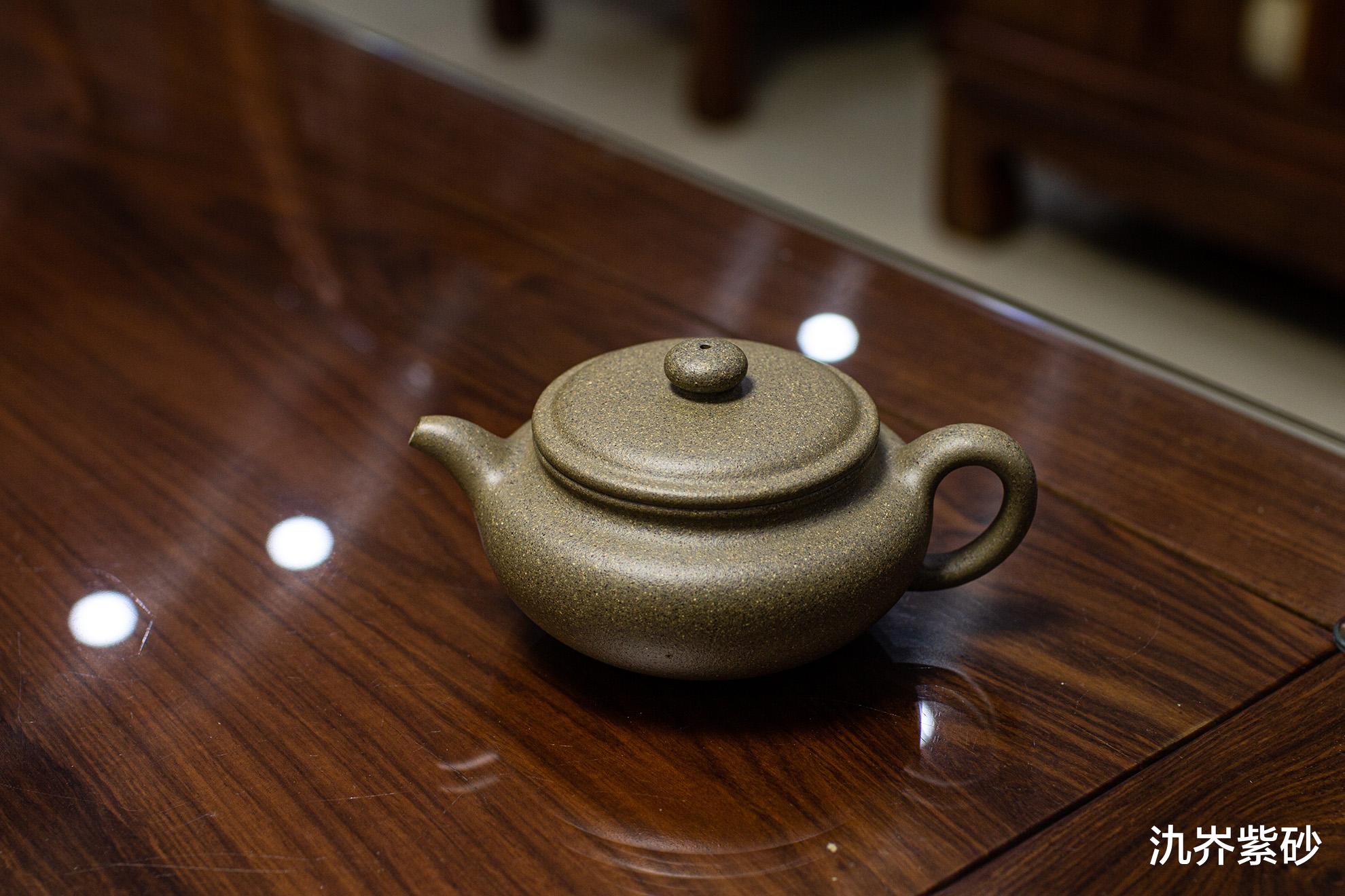 紫檀|你怎么看？紫砂壶用了一段时间后，壶嘴下方出现一道黑色痕迹！