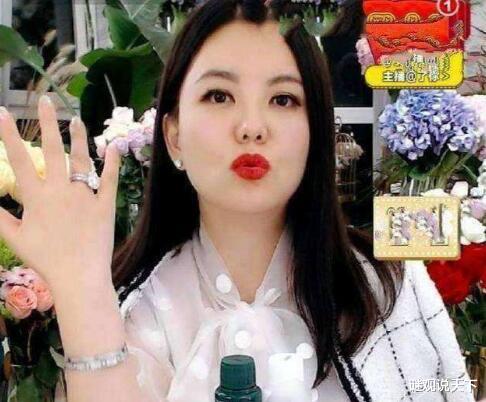 李湘■继李湘、郎朗妻子后,李小璐直播果然翻车,全程不敢看弹幕