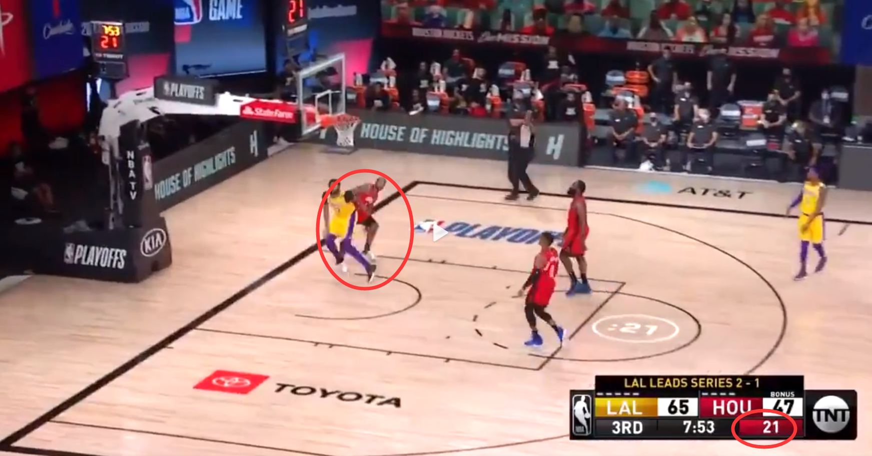 勒布朗·詹姆斯|领先18分，詹姆斯后场进攻，3秒后 湖人球迷：赶紧把魔术师叫回来