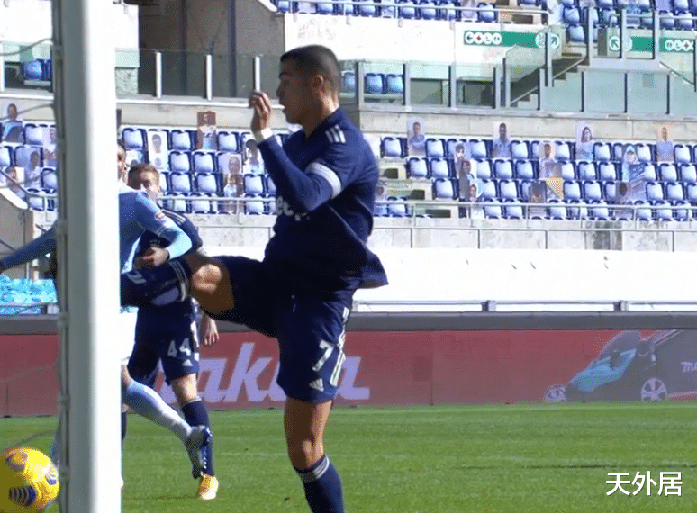 亚冠|C罗神作！用脚底板完成破门，反越位骗了所有人，进球后灿烂一笑