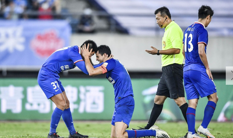 山东鲁能|或被弃用！鲁能1：1申花，李霄鹏怒骂25岁鲁能国脚！