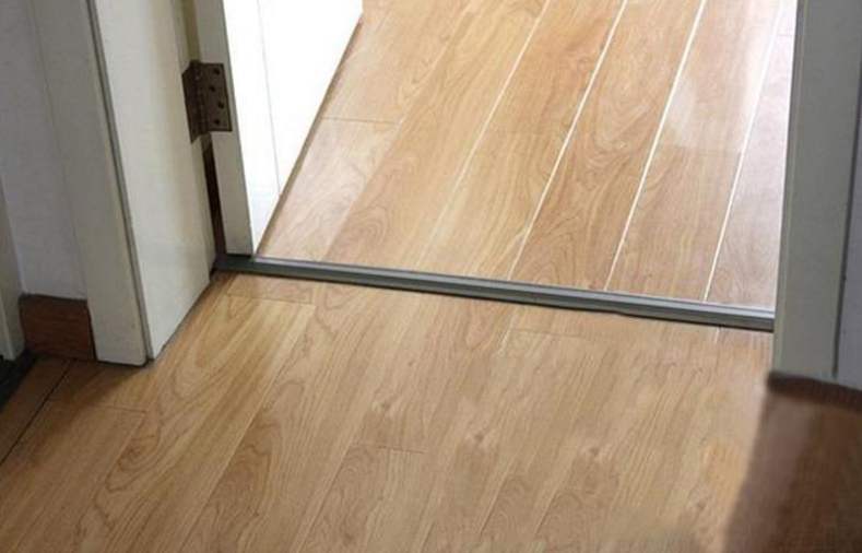 |有钱人家都这样装门槛石,老师傅看了点头夸聪明,后悔我家装错了