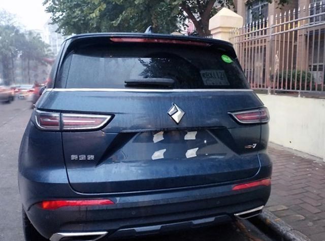 SUV■国产又一大块头SUV来了，新宝骏RS-7实车曝光，尺寸比汉兰达更大