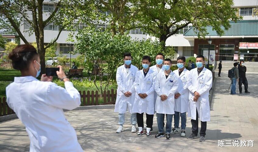 大学|孩子被医科大学录取，开学一个月就想要退学，专业调剂的悲剧