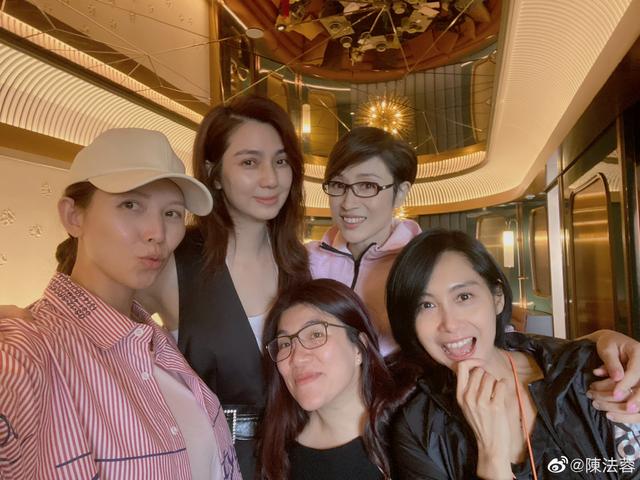 [陈法蓉]知名女艺人晒近况，豪宅曝光装修简单似农村，53岁单身被催婚