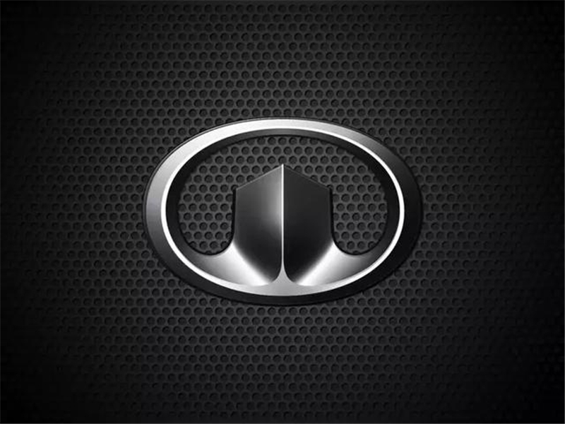 别克君越|别克君越迎面撞上VV7，车主看到车损很心痛：早知道买国产车！