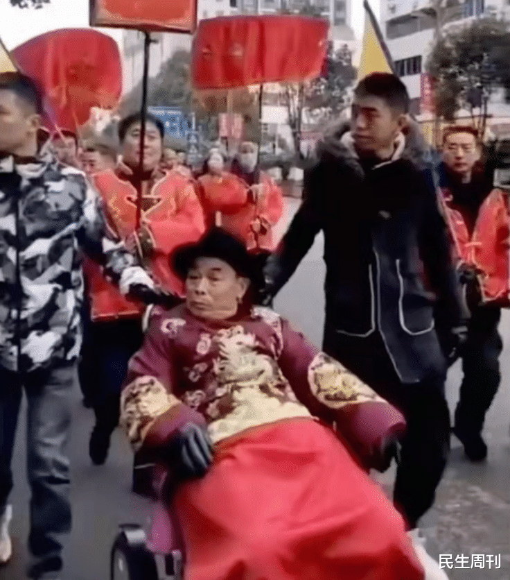 民生周刊 遵义80岁坐轮椅老人迎娶42岁美娇娘，新娘喊话：余生请多指教