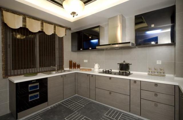 |花20万装修的房子，入住进去才发现，有用的柜子就3个，别少装