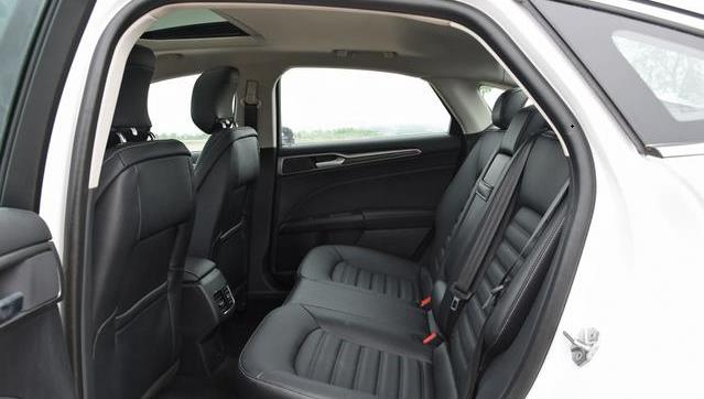 「本田UR-V」跌4.5万还不红，全系8气囊油耗6.9L，从月销过万到不足千辆，可惜