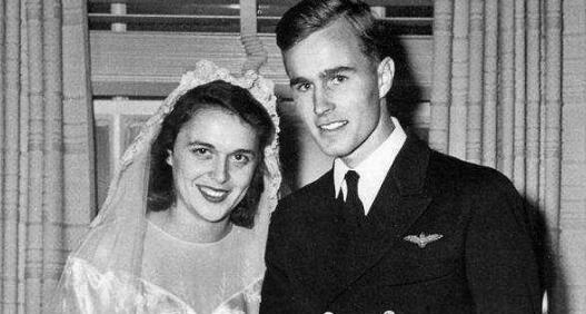 【日本】美国总统50%当过兵，看老布什军旅生涯：18岁当航母飞行员打日本