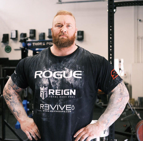 运动|冰岛最强大力士,体重180公斤,硬拉超过“半吨”的肌肉男神