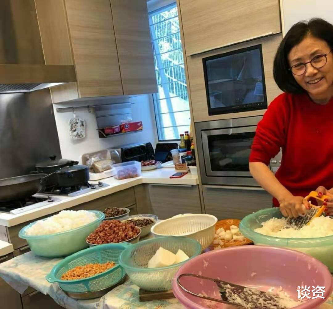 灌篮3|汪明荃在豪宅晾晒包，50多个名牌包堆放，场面十分壮观