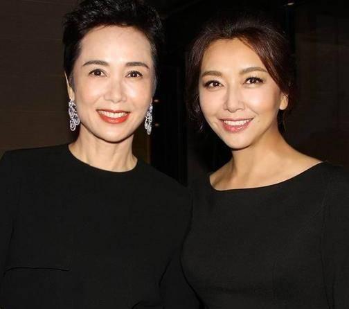 张译|52岁江珊输惨了，同框蒋雯丽气质被碾压，“斑马裙”配马尾辫太土