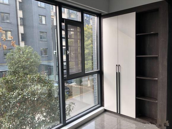 |110平装修，电视墙墙花2万，大阳光房3万多，这套房子砸了不少钱