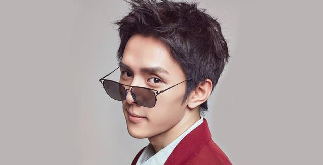 李佳琦|李佳琦直播一亿人观看！街头叫卖换到了互联网怎么就这么受欢迎？