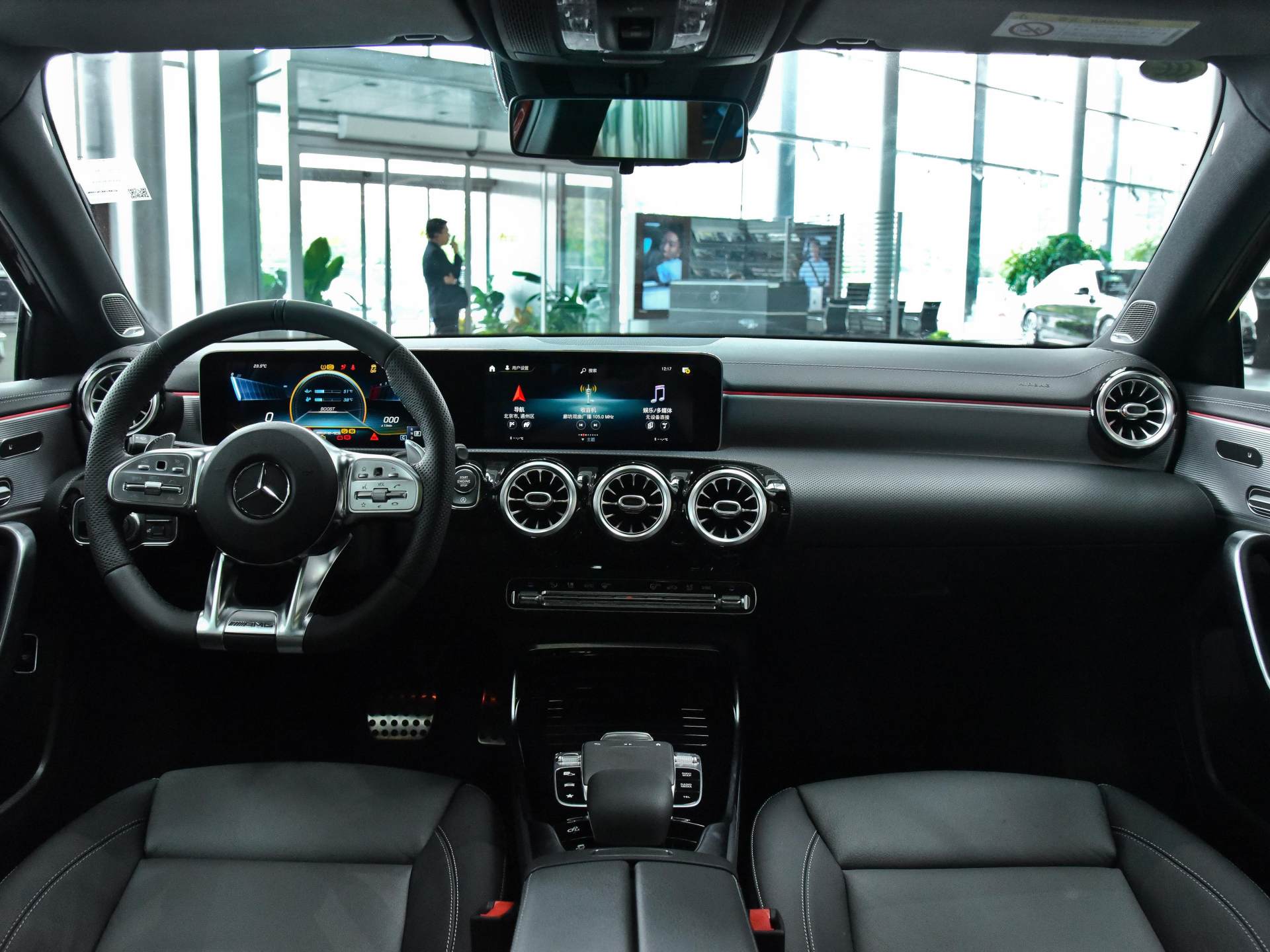 奔驰A级|国内最惨的小钢炮，2.0T爆306马力，比奥迪S3还猛，却无人识