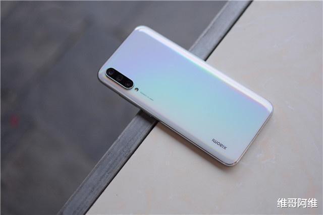 『小米科技』从1599元降至1299元，128GB+4030mAh，4800万三摄手机面临退场期