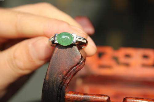 奇石|做翡翠卖一单就能吃三年，不，单单运料子都要几万了