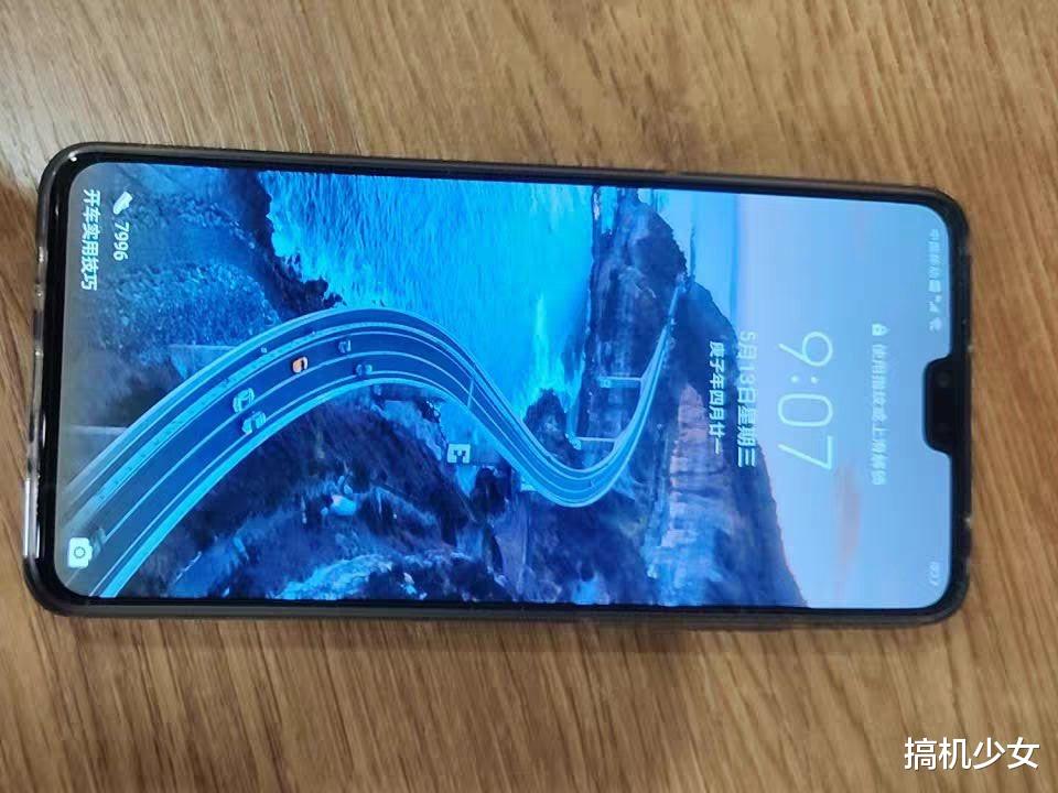 『5G』余承东亮剑，超窄下巴+麒麟990+徕卡三摄，高端5G手机直降900元