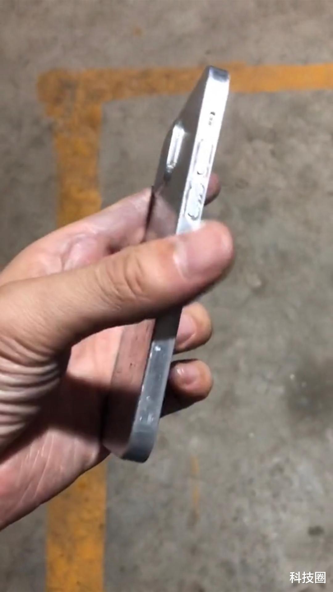 「罗永浩」iPhone 12中框曝光后，罗永浩开骂当初吐槽锤子手机的人