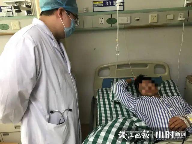 天天读报会|杭州市中心公厕边，出现两条蟒蛇！消防员紧急出动