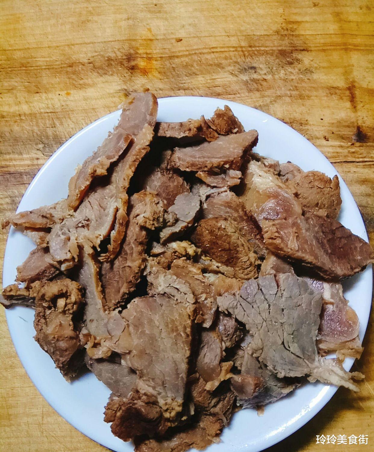 [小鸡炖蘑菇]卤牛肉时，最忌讳加这味香料，很多人不知道，加了就毁了一锅牛肉