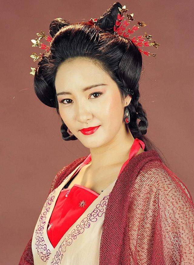 「雪梨」雪梨和米雪同框为女儿庆生，女儿长得像徐少强，雪梨不后悔做单亲妈妈
