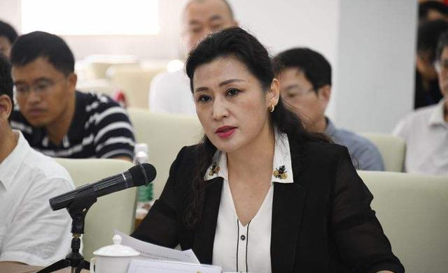 暨南大学|她是最美女校长，39岁教授，48岁正厅级，今年52岁，颜值不输明星