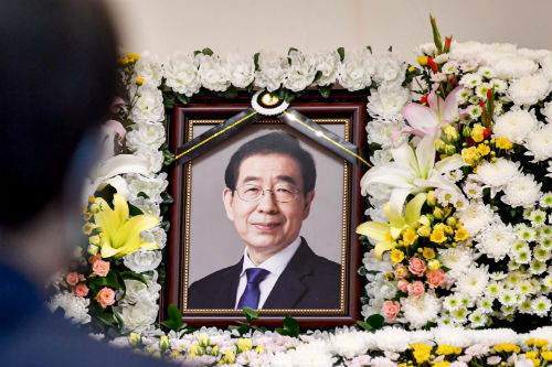 朴元淳|独家：首尔市长朴元淳去世始末 留下爱整形的妻子和负债撒手人寰