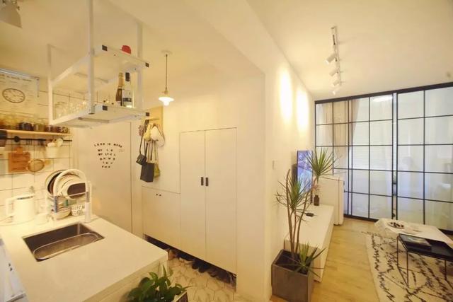 『』56㎡的小户型，将阳台设计成了卧室，浪漫又实用