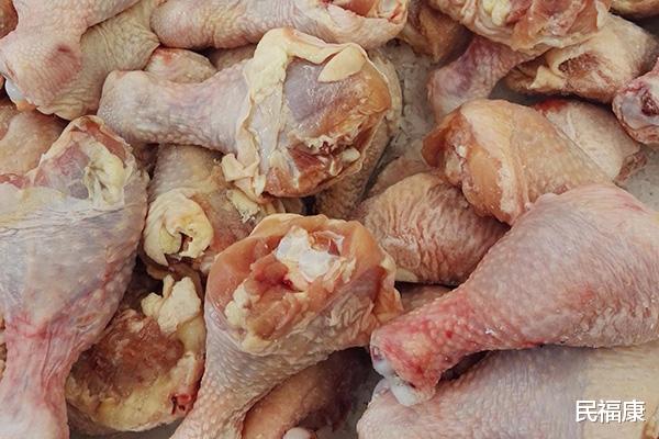 「鸡杂」鸡身上超脏的部位，藏有大量寄生虫，爱吃也要扔掉，别再当宝吃