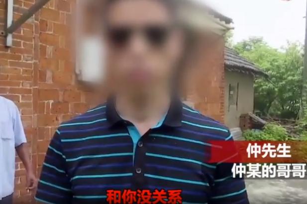 民警|丈夫去世获赔150万，要分婆婆35万，儿媳将亡夫骨灰盒和遗像摆家门口求公道