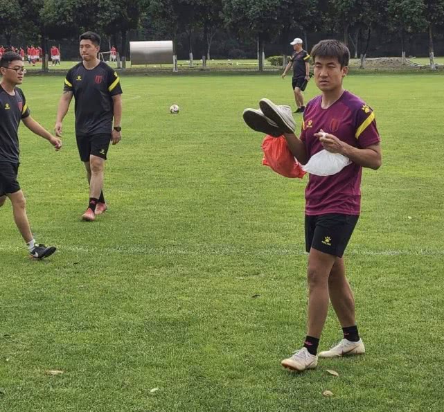 「中甲」晚上10点，天海获喜讯！又有6人找到下家，34岁鲁能功勋屈尊中甲弱旅