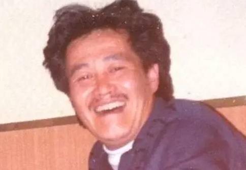 「赵本山」黑白通吃、负面不断，被\人民日报\批评的赵本山，为何没被封杀？