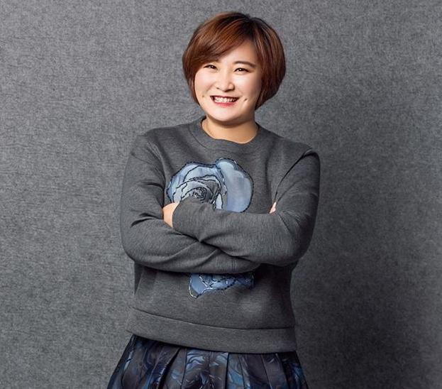 ?带你看看贾玲住的豪宅，自己可以吃一大盆小龙虾，妥妥的小吃货