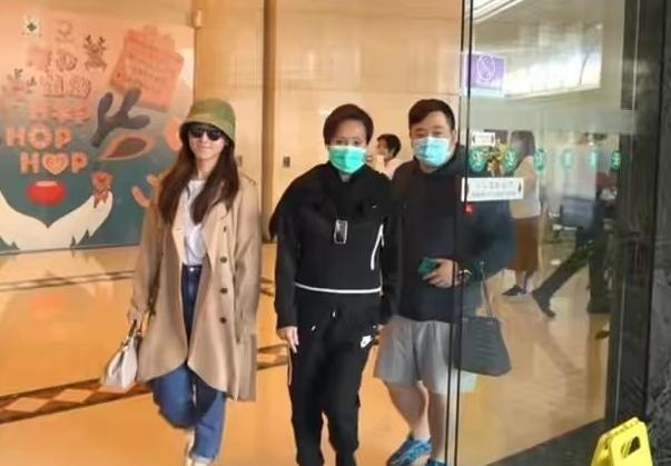 曾志伟|曾志伟的2任妻子：现妻病逝，原配嫁闺蜜儿子，今生活令人羡慕
