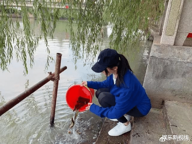 潘玮柏|潘玮柏妻子再盗7张网红自拍照?取景姿势相似度98%,被嘲统一培训