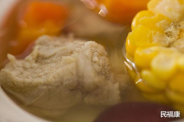 痛风▲痛风是被吃出来的!高嘌呤食物一口不吃,尿酸稳稳降