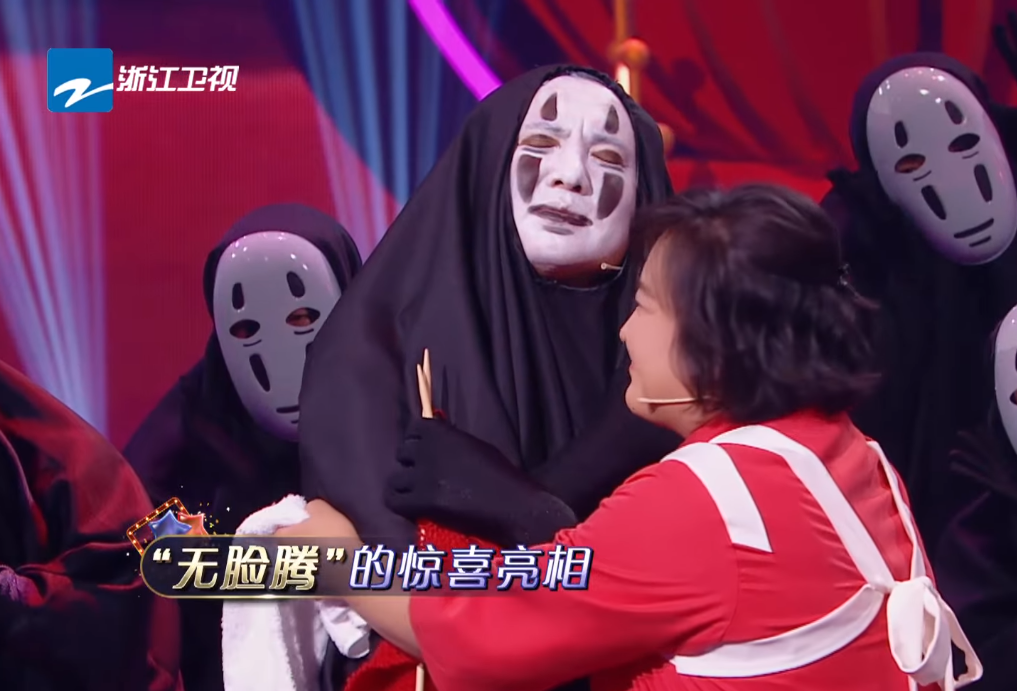郑爽|同样是挨着爸爸坐，看清关晓彤和郑爽的坐姿，家教差距一目了然