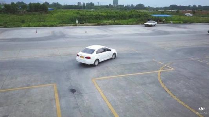 驾照|为何有些人三个月考完驾照，而有些人一年或两年都没有考完？