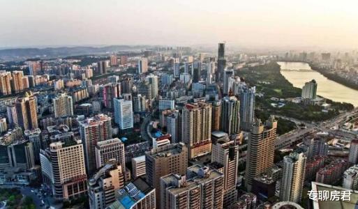 2020年刚开始，监管层就释放两个信号，楼市2类人开心1类人遇麻烦