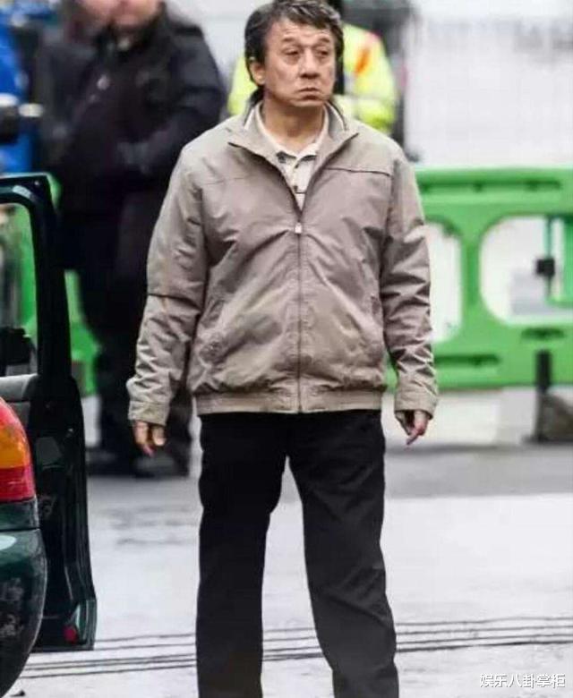 成龙|用命拍了49年功夫片，66岁成龙这回认怂了